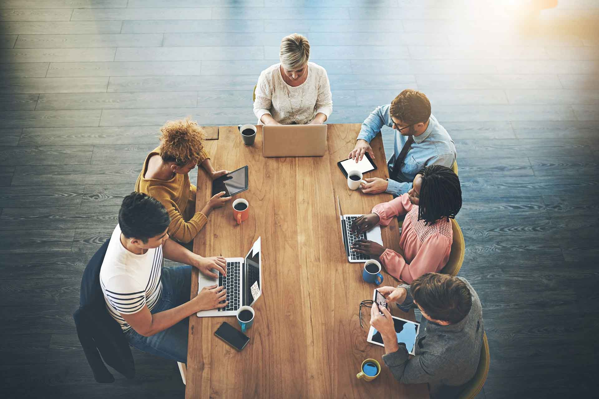 So hat KI die Arbeit von IT, Marketing & Vertrieb verändert