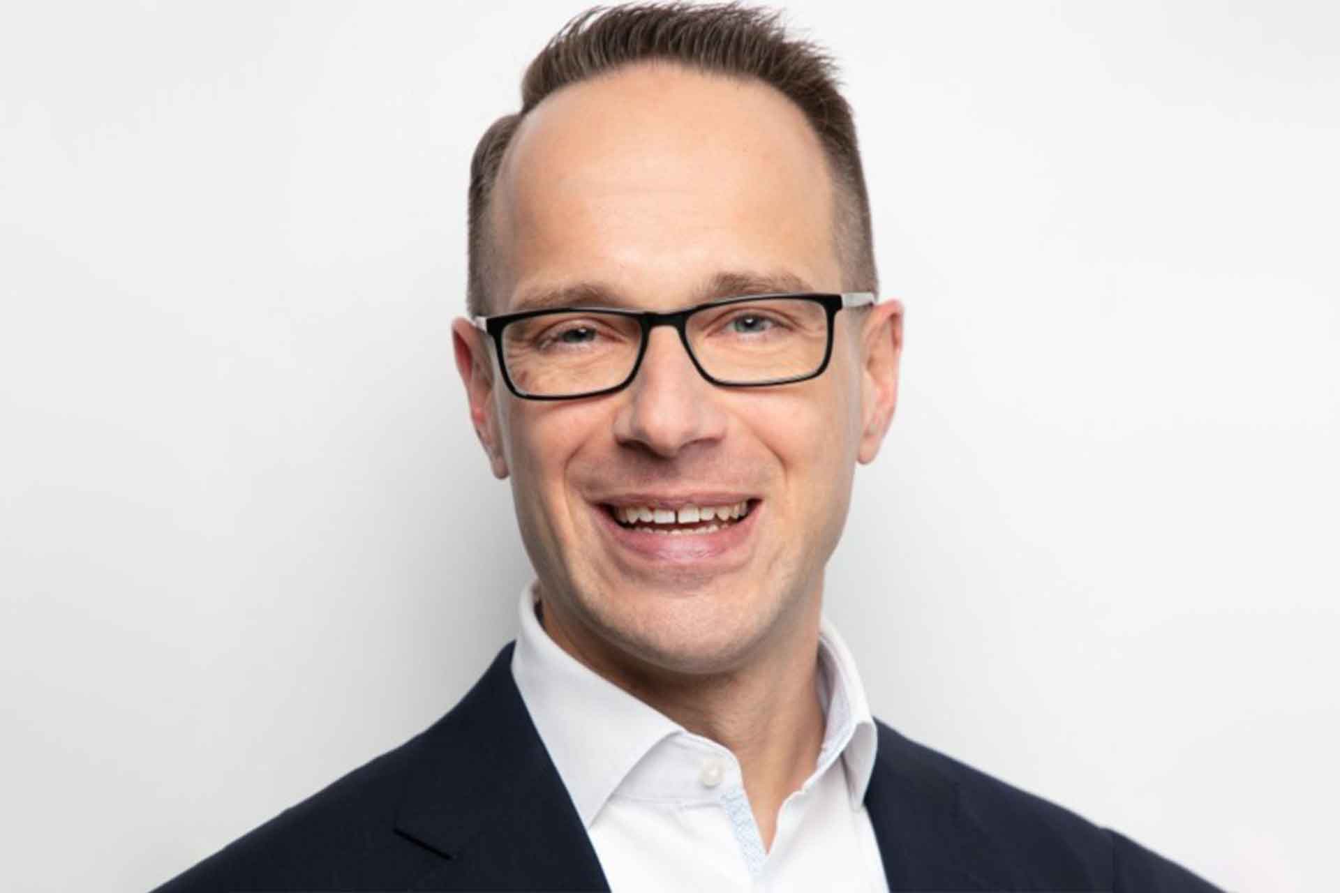 Service Excellence: Der Schlüssel zur Kundenbindung Service Excellence: Der Schlüssel zur Kundenbindung | Antonio Zullino, Leiter Kundencenter und Mitglied der Direktion bei der Migros Bank