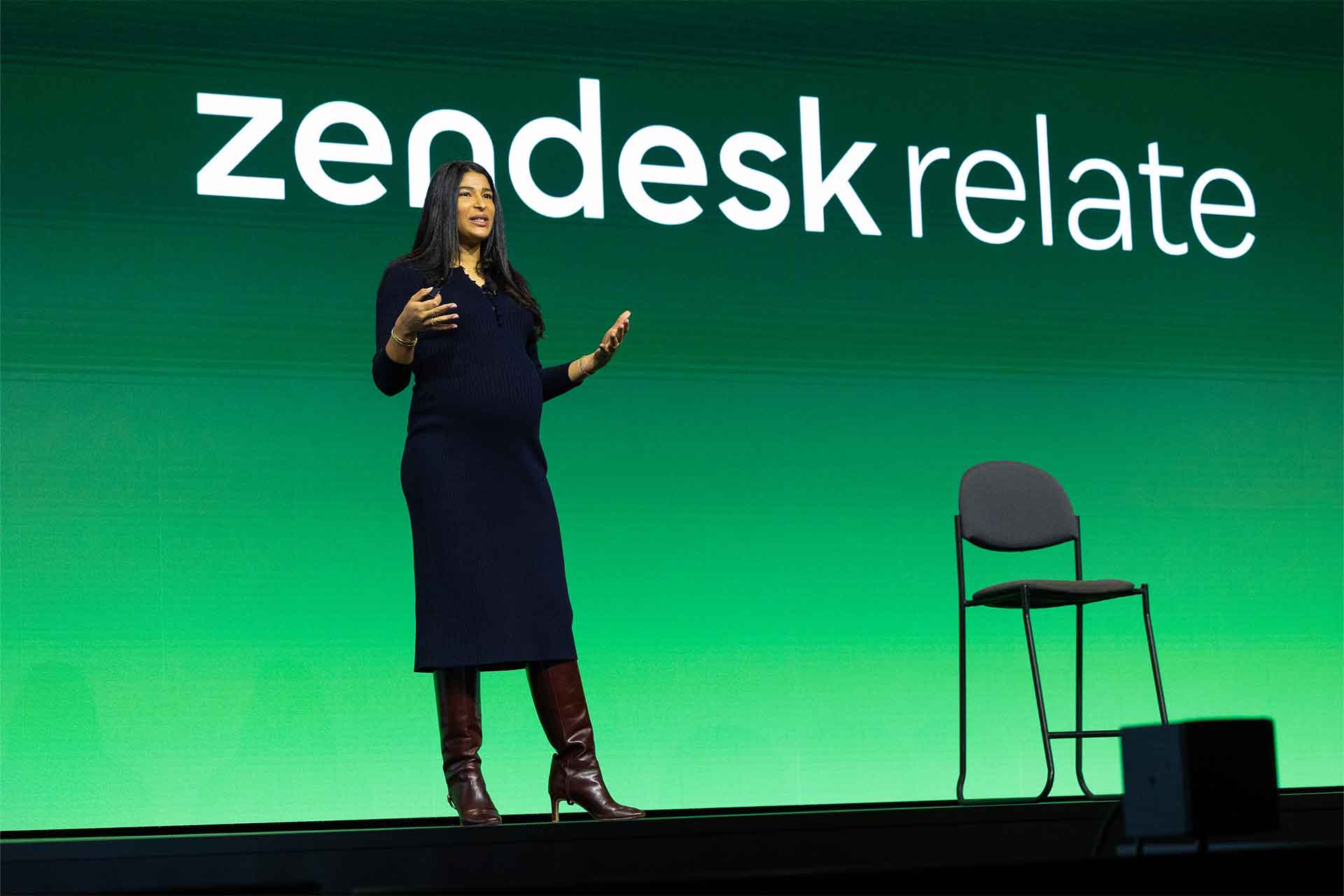 Schluss mit Silo-Denken: Wie CX & KI Kunden begeistern | Emma Auscher_ Global VP Customer Experience bei Notion