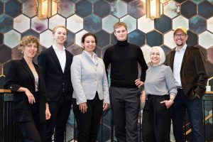 Ethische Leitplanken für KI im Bildungsbereich Ethische Leitplanken für KI im Bildungsbereich | Dr. Ana Ilievska, Prof. Dr. Maximilian Kiener, Marina Tcharnetsky, Graydon Pawlik, Prof. Dr. Marina Tropmann-Frick, David Landskron (v.l.n.r) / Foto: Cécile Ash