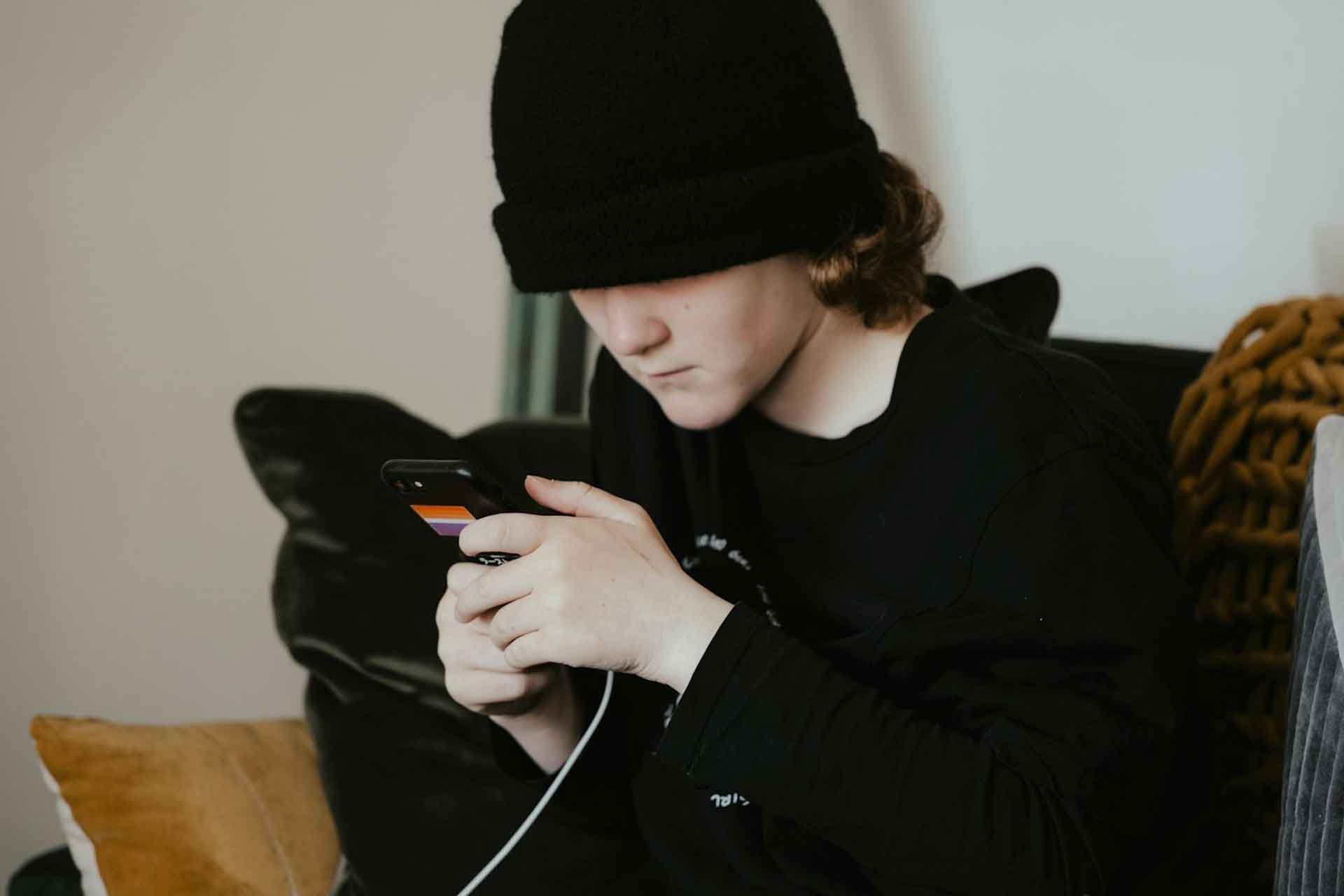 Sucht ist ein Symptom gesellschaftlicher Probleme. Fotocredit: unsplash+