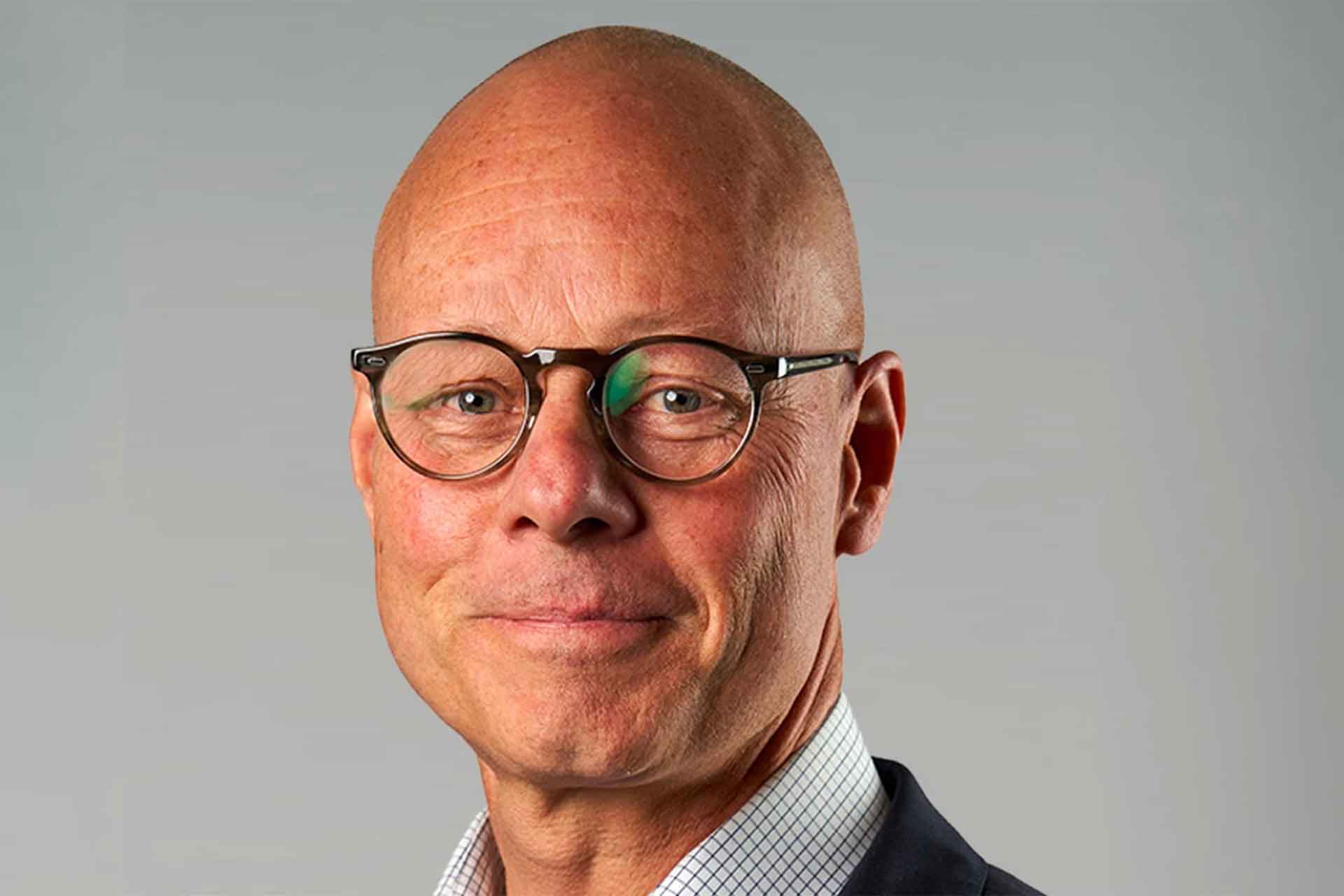 KI-Wissen aufbauen: Weiterbildung als Zukunftsschlüssel KI-Wissen aufbauen: Weiterbildung als Zukunftsschlüssel | Ulf Persson, CEO von ABBYY