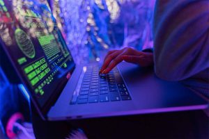 Warum Schweizer Unternehmen im Visier von Hackern sind Warum Schweizer Unternehmen im Visier von Hackern sind
