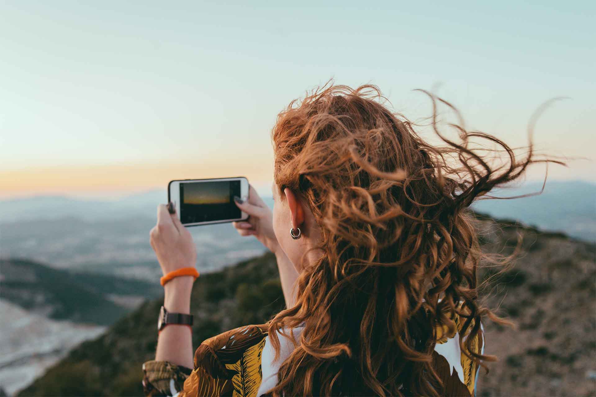 Zukunft des Reisens: Mit KI und Voice zum Erlebnis Zukunft des Reisens: Mit KI und Voice zum Erlebnis