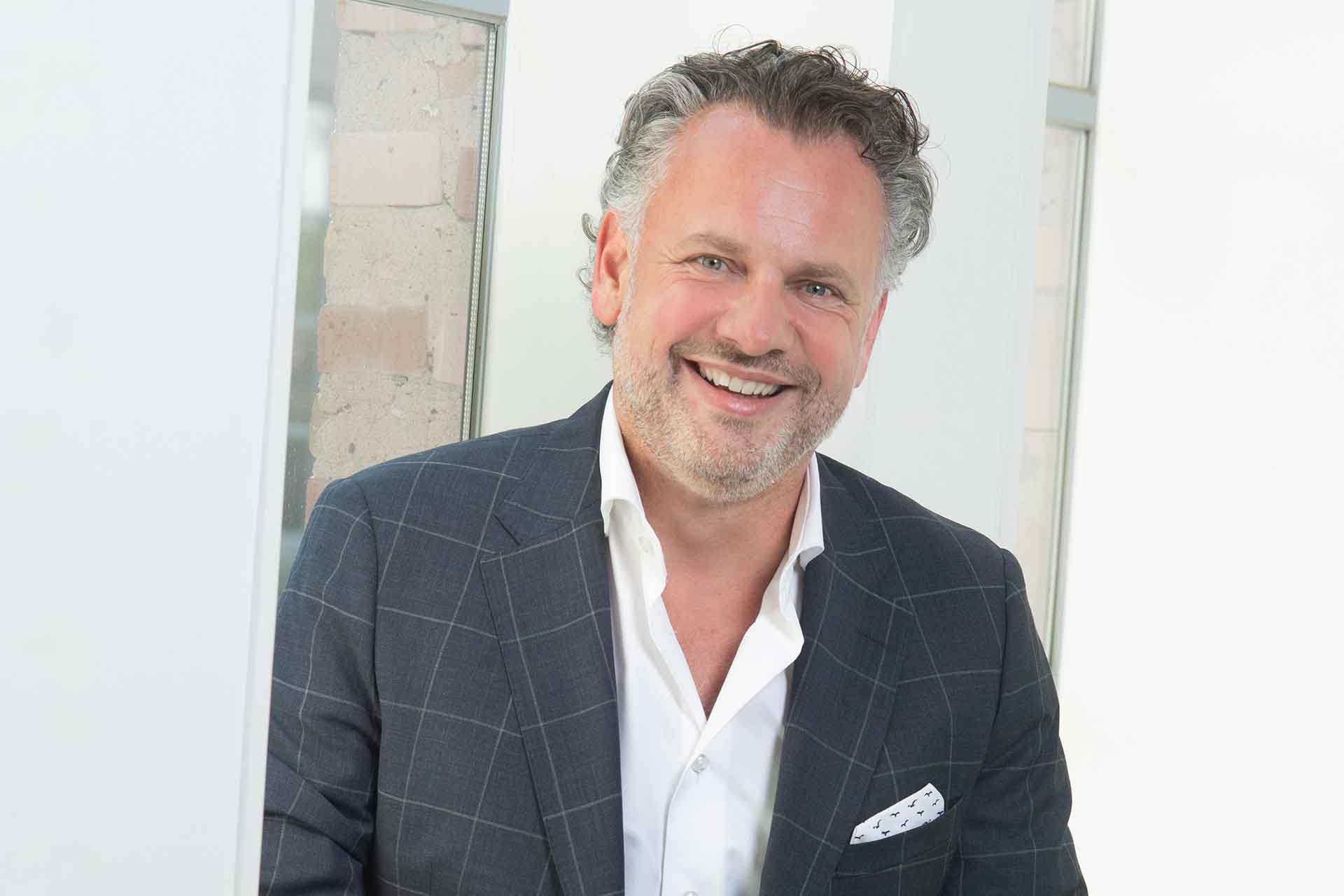 Täuschend echt: Die wachsende Gefahr durch Deepfakes | Danny De Vreeze, VP Identity and Access Management bei Thales