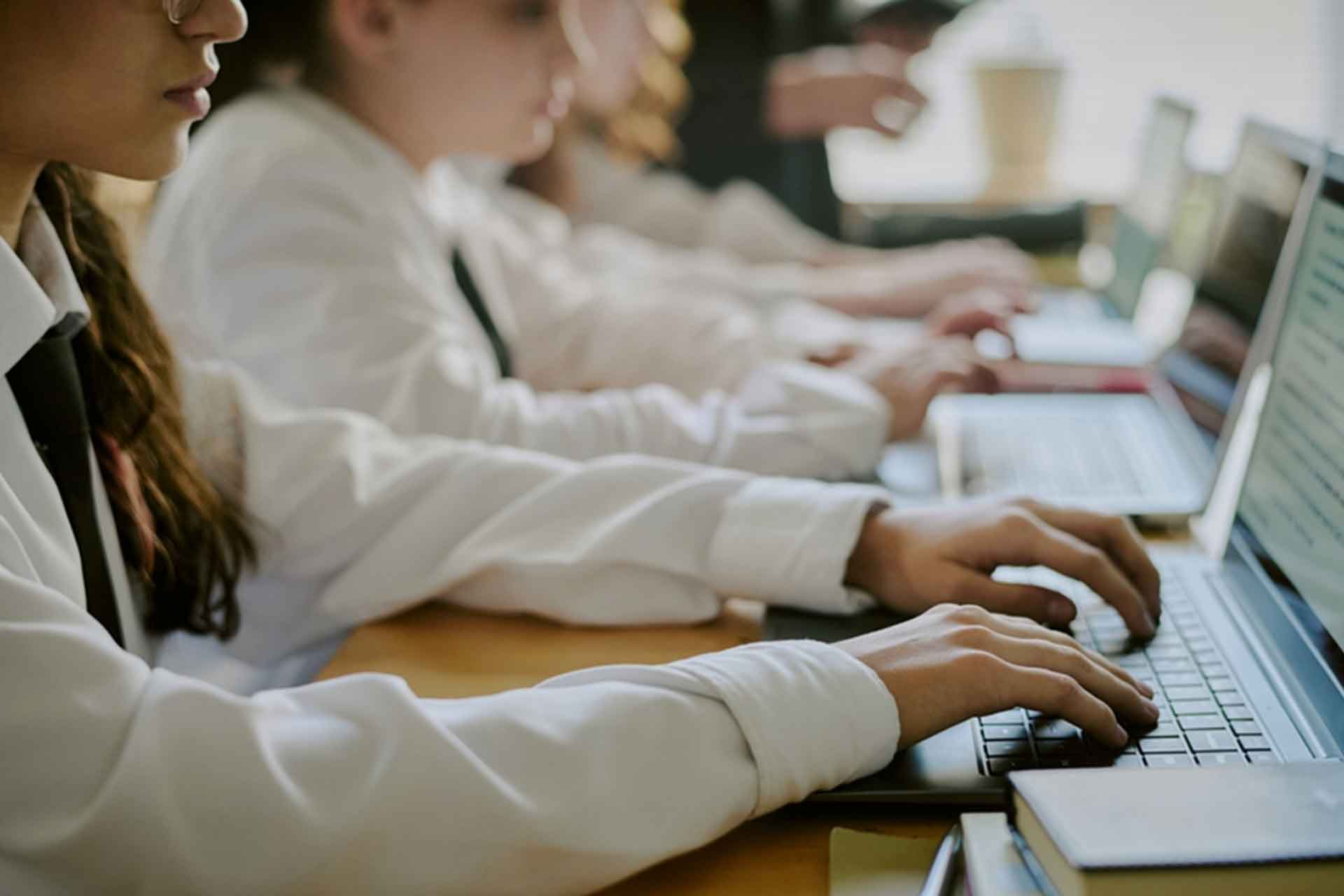 Deutsche Hochschulen zwischen Experiment und Strategie Zwischen Experimentierfreude und Strategiedefizit (Bild: shutterstock.com / AnnaStills)