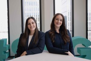 Wie modernes CRM auf nachhaltigen Kundenwert setzt | v.l.n.r.: Nicole Rutz und Monika Reszka, beide CRM-Managerinnen bei Swiss Marketplace Groupe SMG