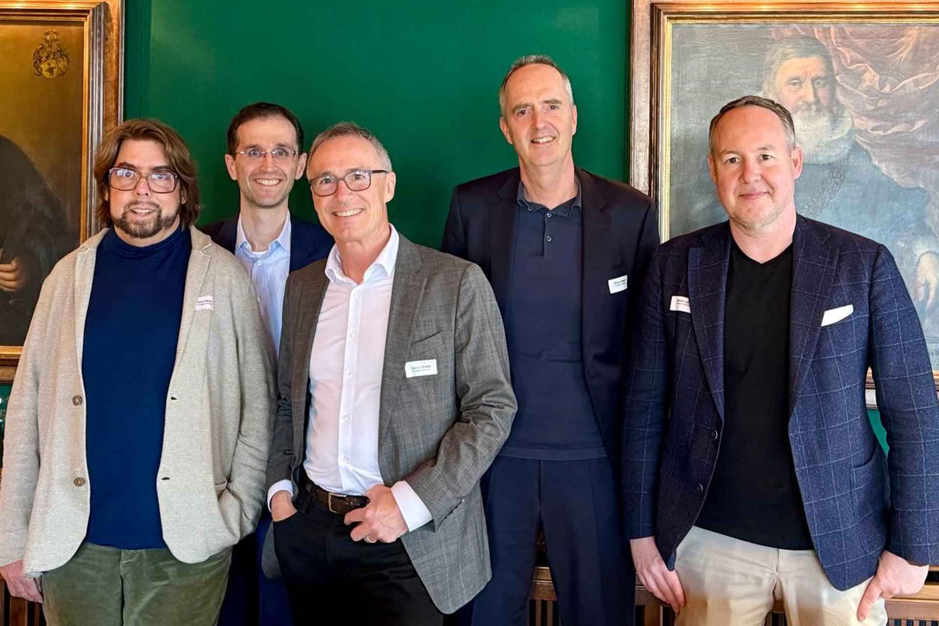 CX ist Rudern gegen den Strom. Wer aufgibt, verliert CX ist Rudern gegen den Strom. Wer aufgibt, verliert | v.l.n.r. Prof. Dr. Nils Hafner, Partner, Senior Advisor, Gregorio Uglioni, Associate Partner, Daniel Stiefel, Managing Partner, Rémon Elsten, Managing Partner, und Roman Lenz,Managing Partner bei Forward Partner