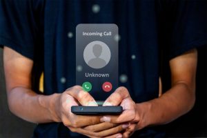 Betrug am Telefon: Wenn Täuschung plötzlich vertraut klingt