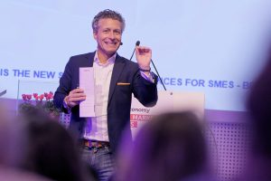 Prof. Dr. Uwe Seebacher, österreichischer Ökonom, Unternehmer und einer der Vordenker für Predictive Intelligence und Large Understanding Models (LUM)