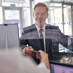Warum Banken beim ersten Kundenschritt handeln müssen