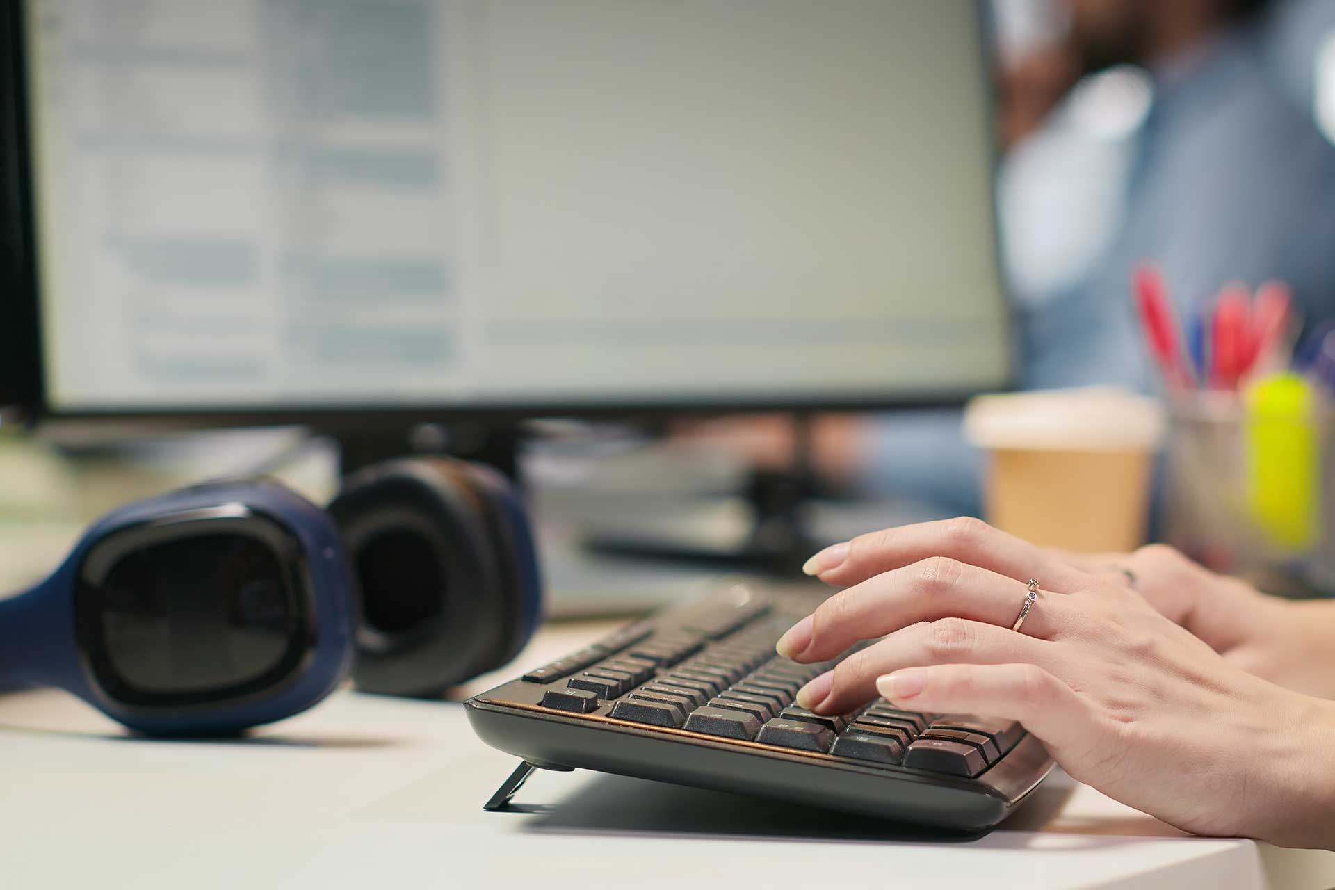 KI-Kompetenz im Customer Service: Befragung zeigt Halbwissen KI-Kompetenz im Customer Service: Befragung zeigt Halbwissen