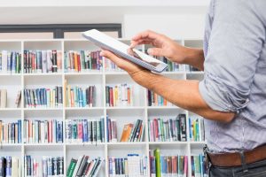 Vom KI-Chatbot zum KI-Agenten: Was ein Verlag gelernt hat