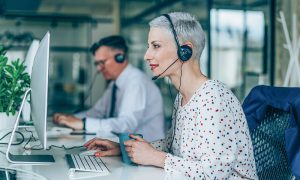 Kundendienstmitarbeiter umgehen neue Systeme, Bild: www.istockphoto.com