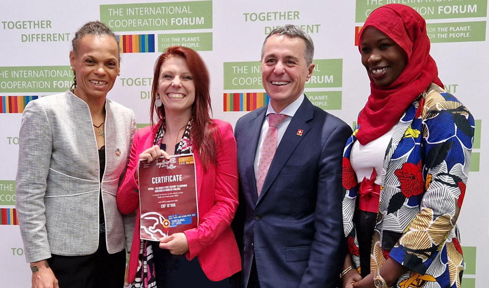 Sophia Bot: So gibt eine KI Überlebenden häuslicher Gewalt eine Stimme, Bild, Rhiana, Spring