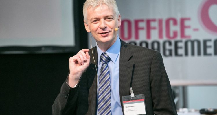 Überlebensstrategie im Mikro-Human-Biotop Kommunikation im Bürodschungel Momente-mit-Stefan-haeseli-05-1024x680-750x400