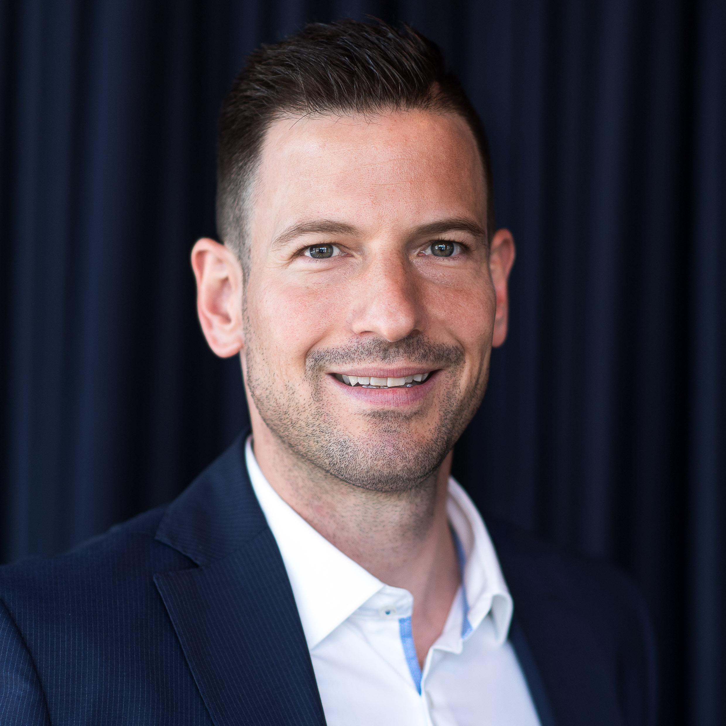 Urs, Mäder, CEO, aiaibot