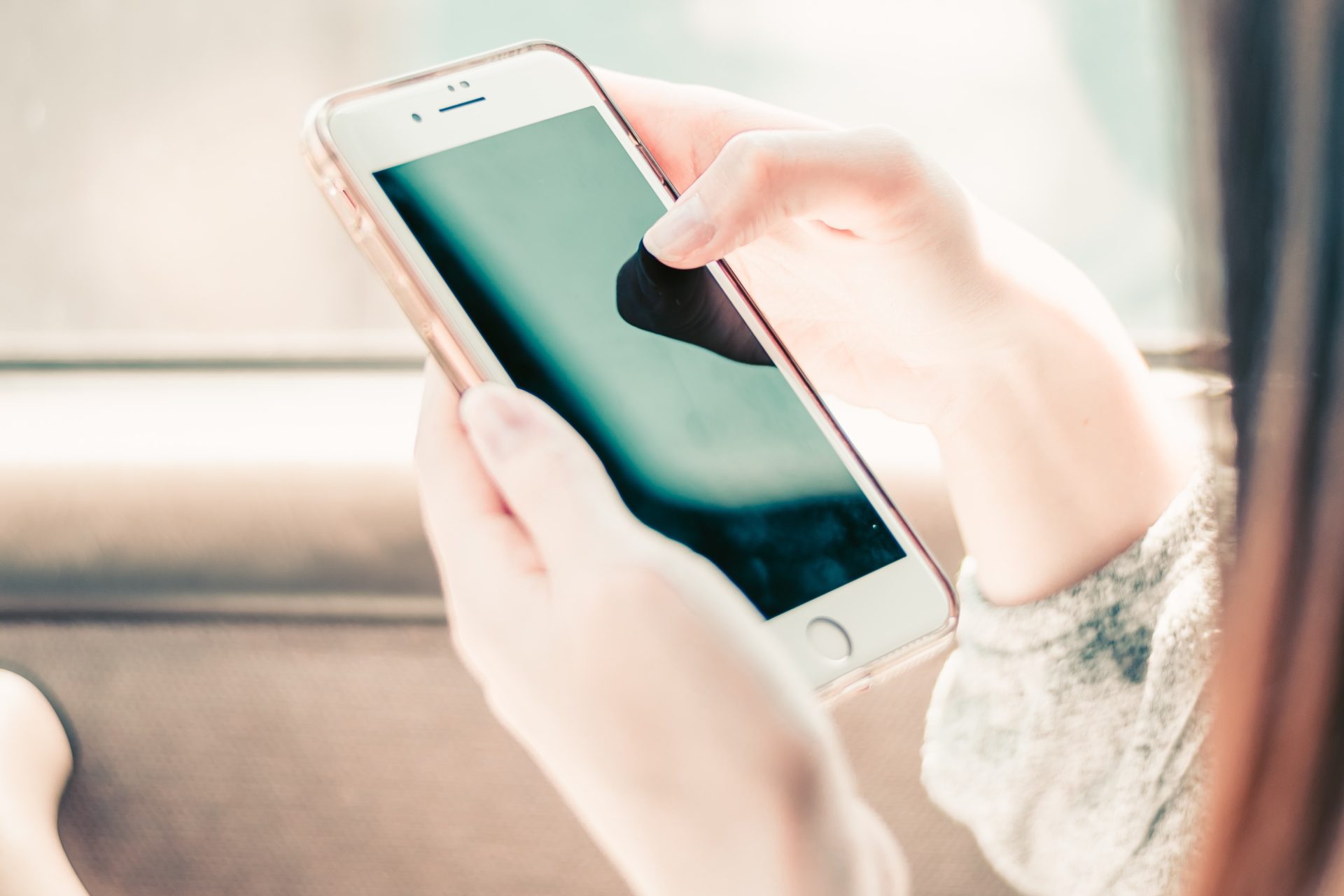 Nichts ist für die Ewigkeit: Digitales Off-Boarding via Chatbot, Photo by Benjamin Lizardo on Unsplash