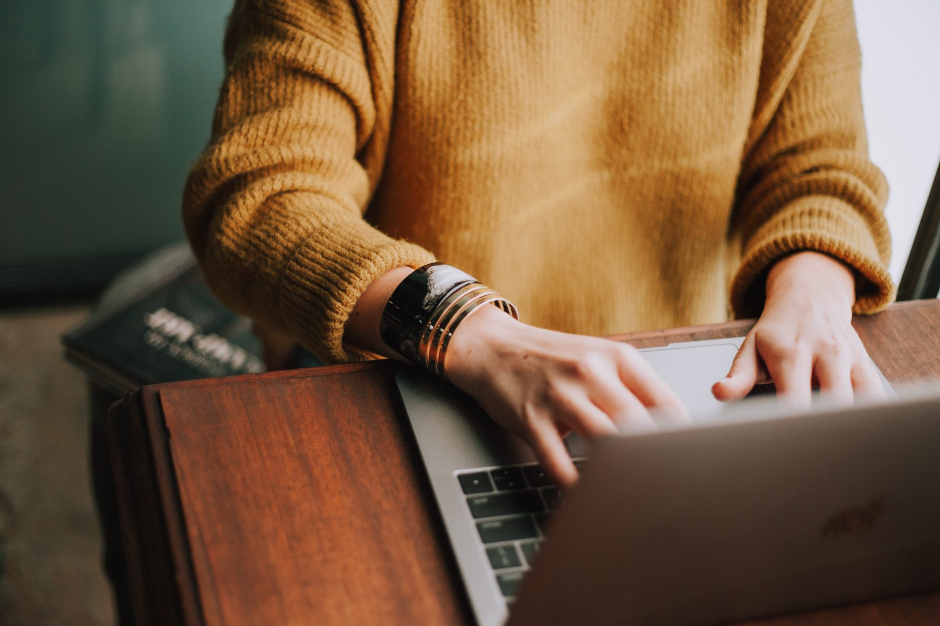 IFZ Conversational Insurance Studie 2022 IFZ Conversational Insurance Studie 2022, Spitch, Photo by Christin Hume on Unsplash