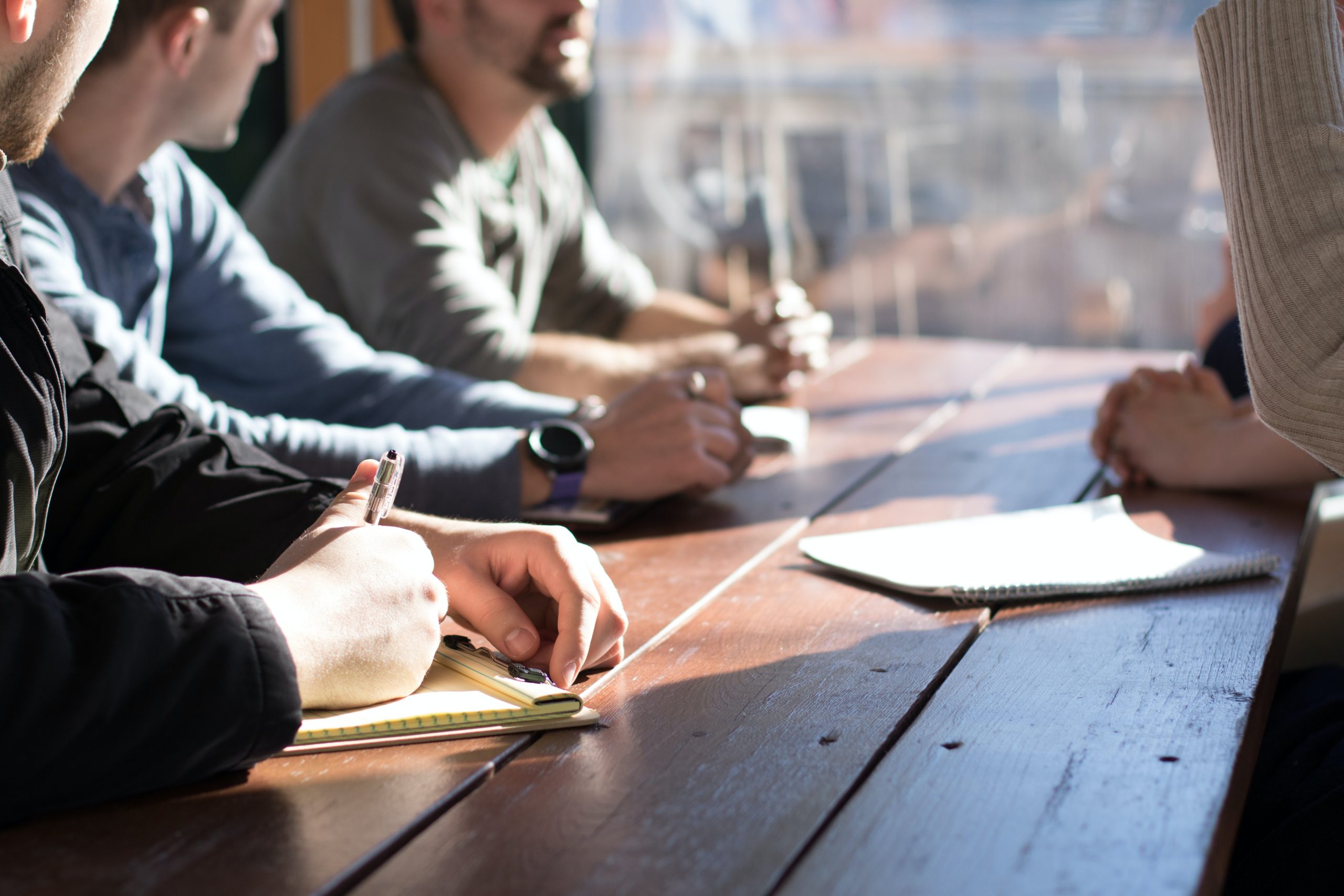 8 Tipps, wie Sie mit Ihren Kunden besser kommunizieren, Vonage, Photo by Dylan Gillis on Unsplash