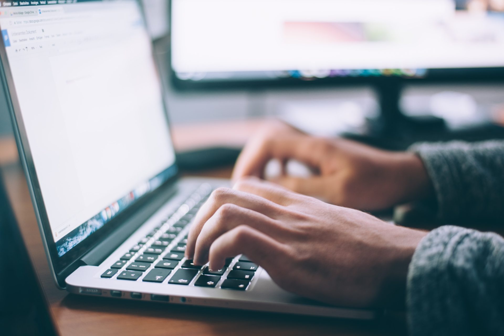 Studie: Konsumentinnen und Konsumenten in Deutschland beklagen schlechte Erfahrungen mit Kundenservice Studie: Konsumentinnen und Konsumenten in Deutschland beklagen schlechte Erfahrungen mit Kundenservice, Photo by Glenn Carstens-Peters on Unsplash