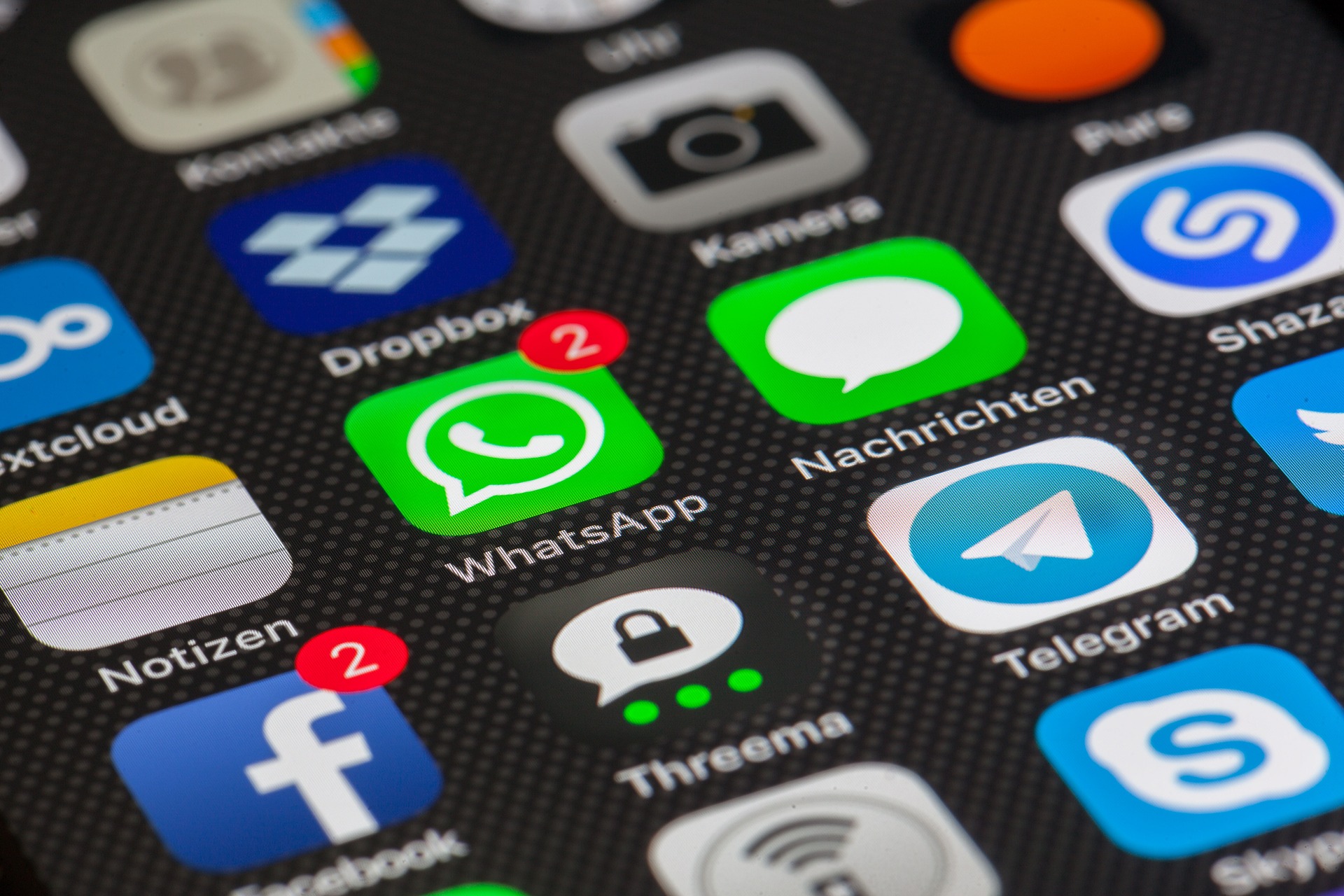 Neue Infobip-Studie belegt zunehmende Dominanz von Chat-Apps in der Kundenkommunikation, Bild von Thomas Ulrich auf Pixabay