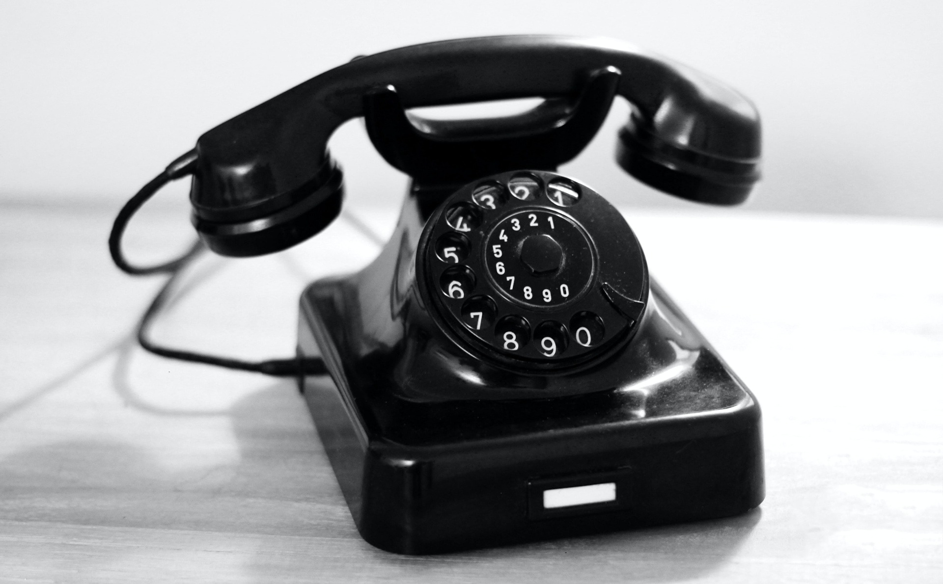 Die Zukunft der effizienten Kommunikation: Cloud-Telefonie, Photo by Katrin Hauf on Unsplash