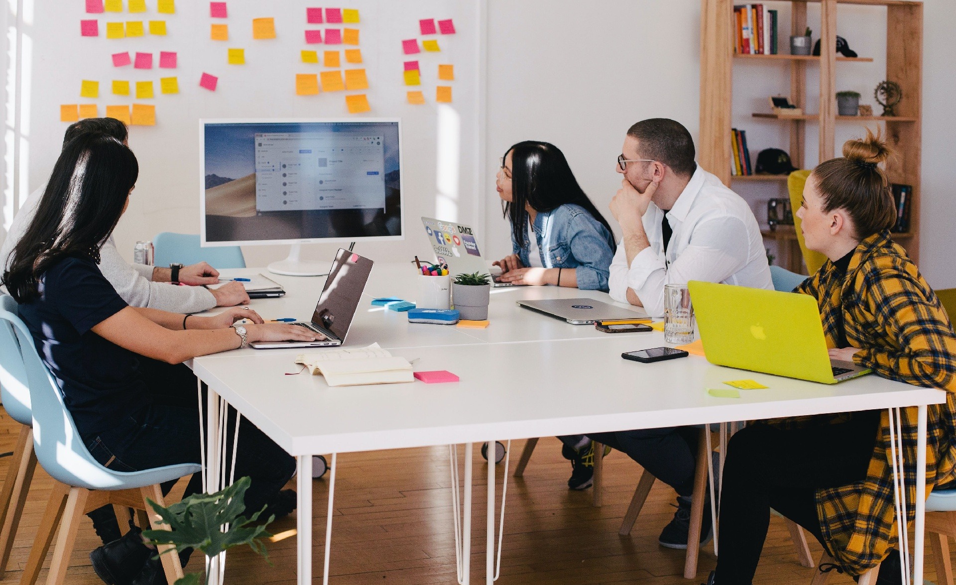 Earlybyte und die iterative Produktentwicklung Software Start-up Earlybyte bringt frischen Wind in die Produktentwicklung, Photo by Leon on Unsplash