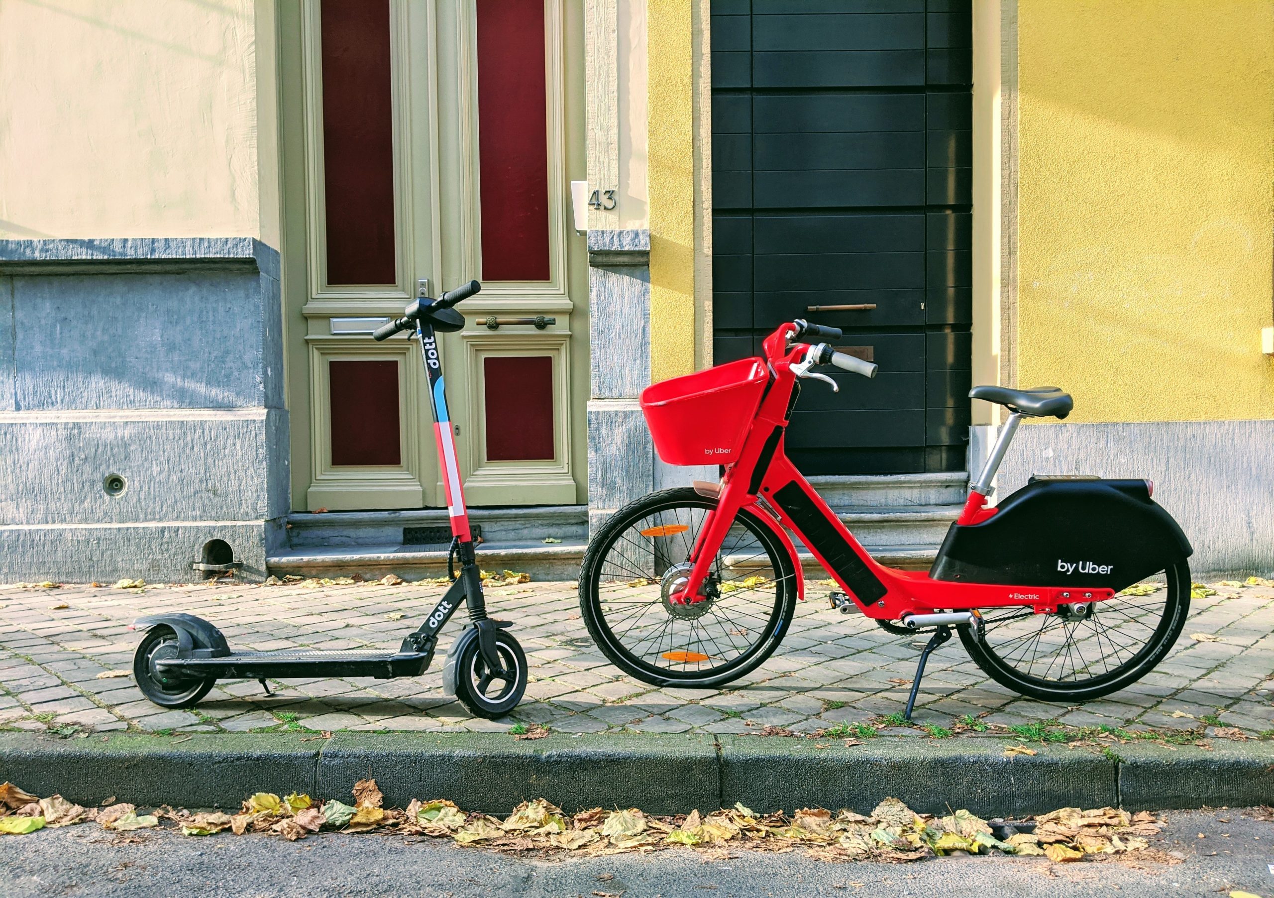 Bahn, Fahrrad oder Auto? KI-Methoden sollen helfen, je nach aktueller Situation das beste Verkehrsmittel zu wählen, Photo by Lucian Alexe on Unsplash