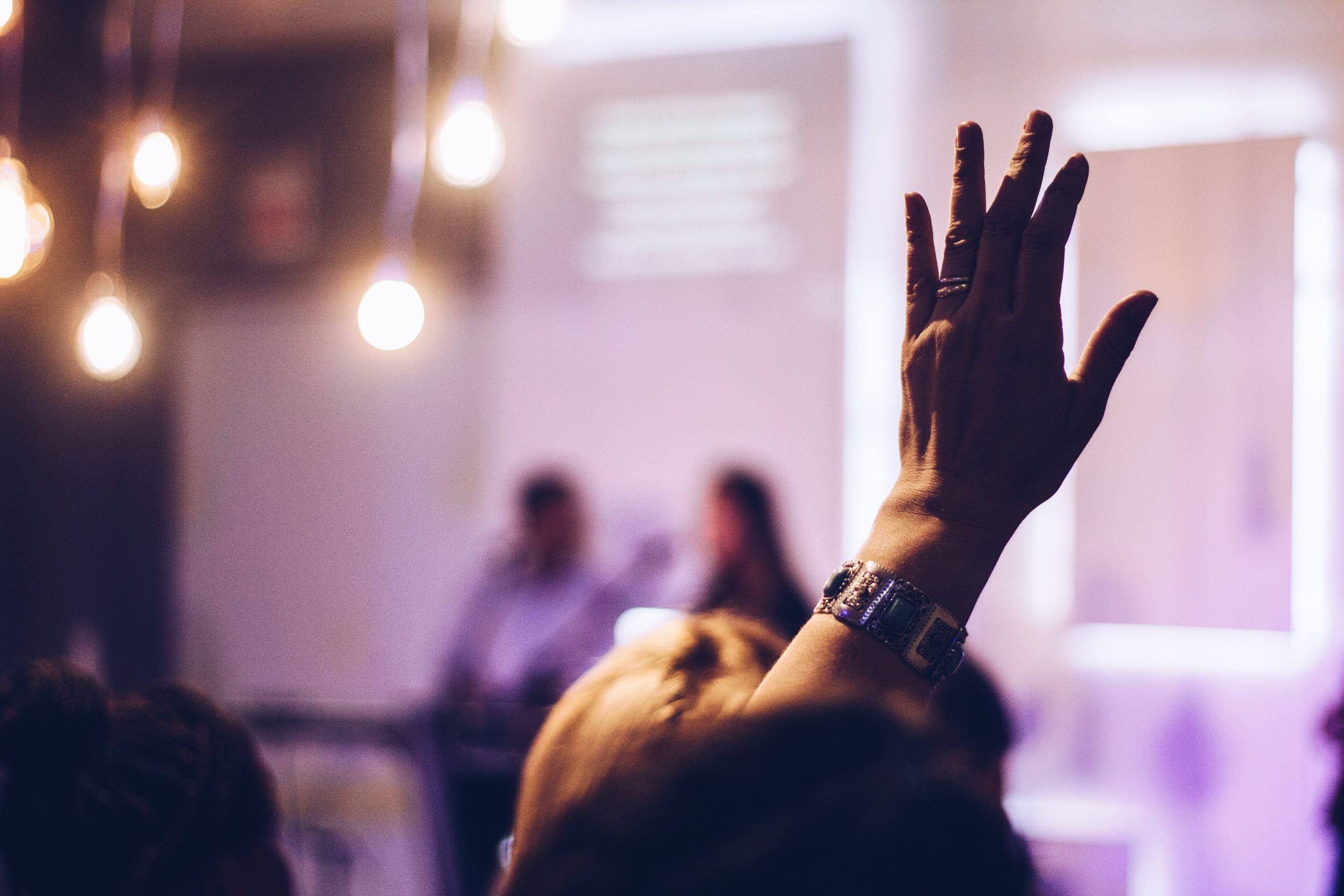 Grossgruppenworkshops sind wieder im Kommen, Photo by Marcos Luiz Photograph on Unsplash