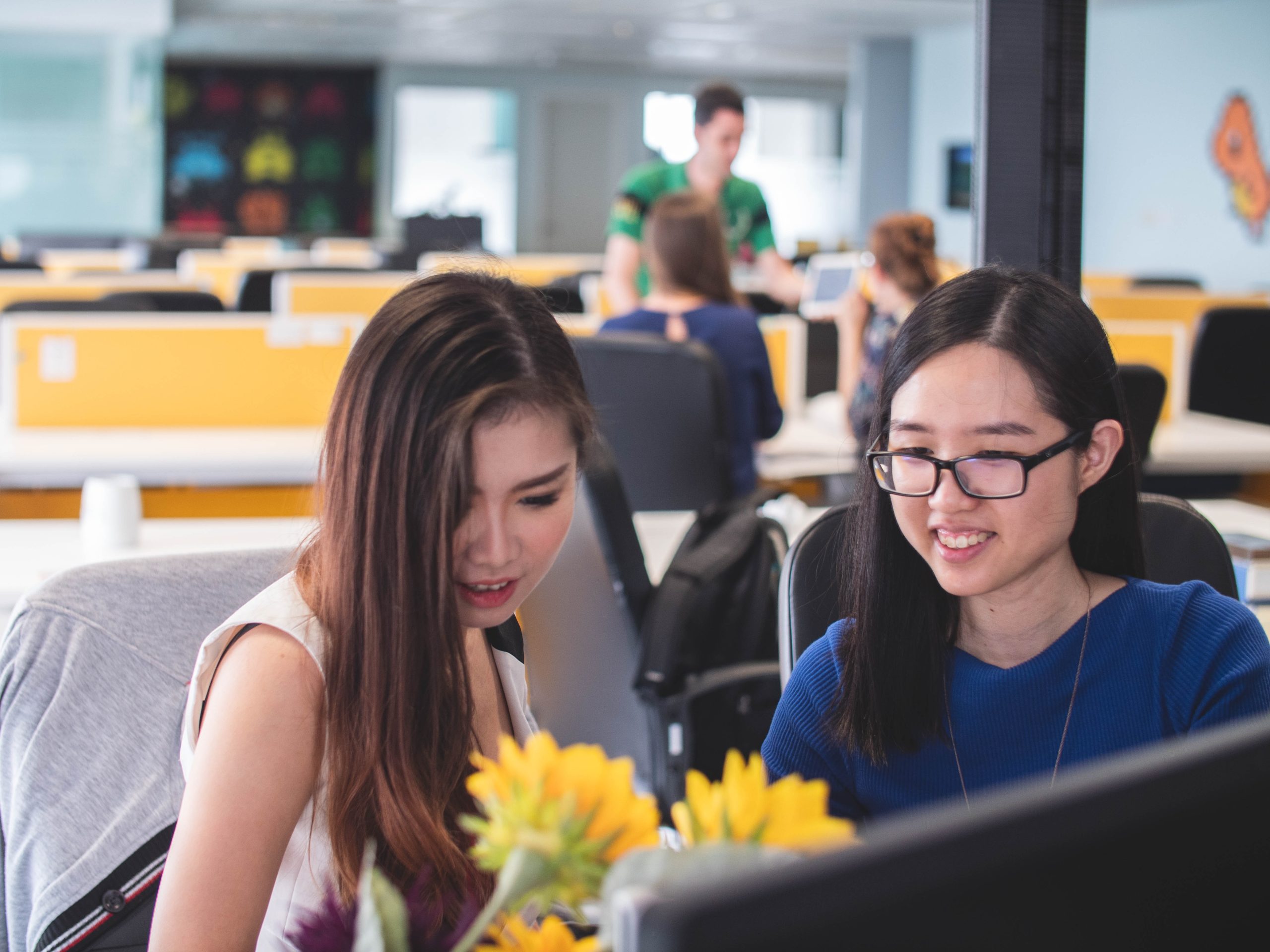 Competec-Gruppe mit BRACK.CH optimiert Kundenservice mit BSI, Photo by Mimi Thian on Unsplash