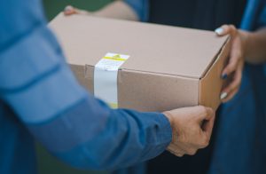 Digital first: Wie Hermes per WhatsApp & Chatbots mit Kunden kommuniziert, Photo by RoseBox on Unsplash