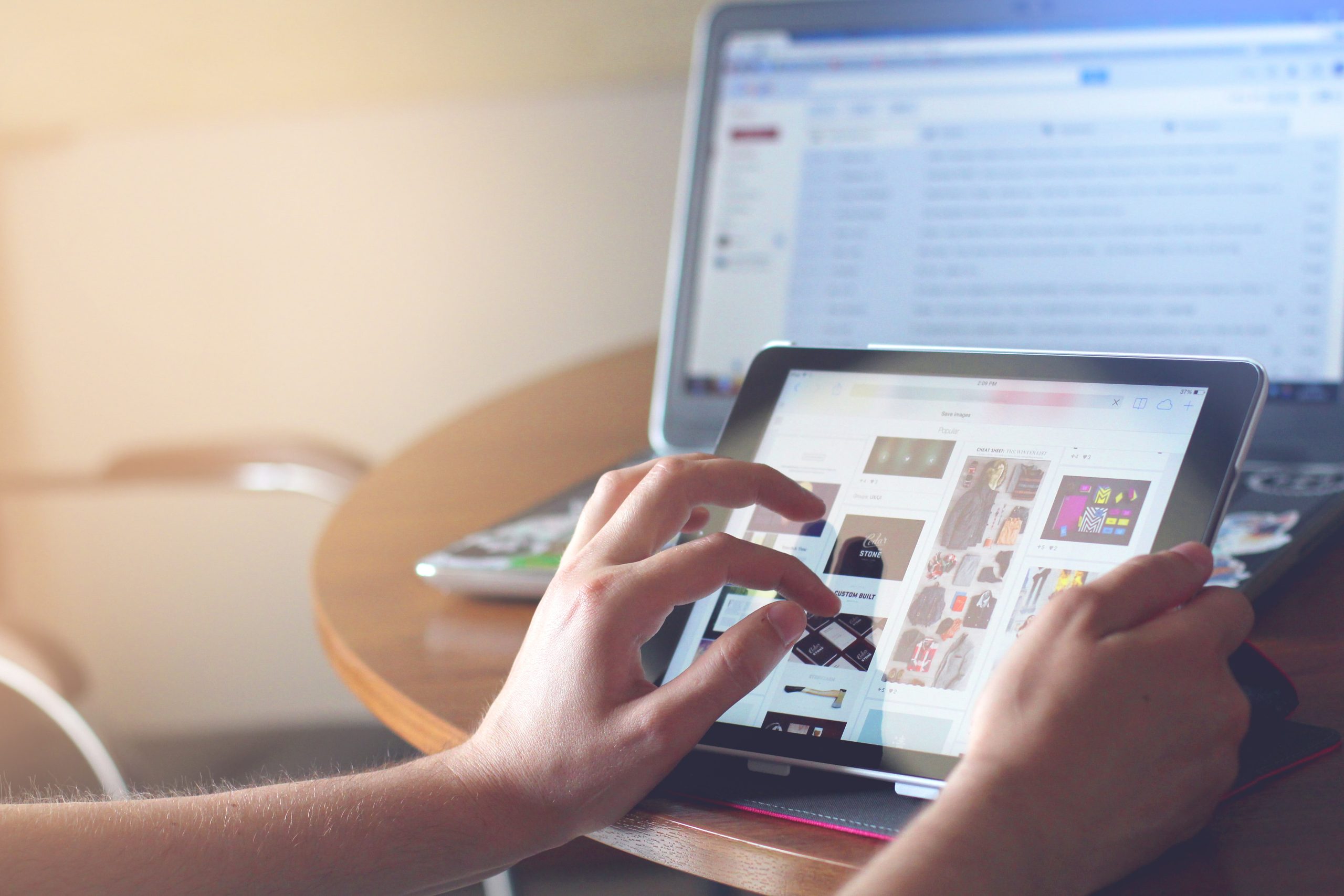 Ein Meilenstein für idealo: Qualtrics ermöglicht Onsite-Befragungen, Photo by Taras Shypka on Unsplash